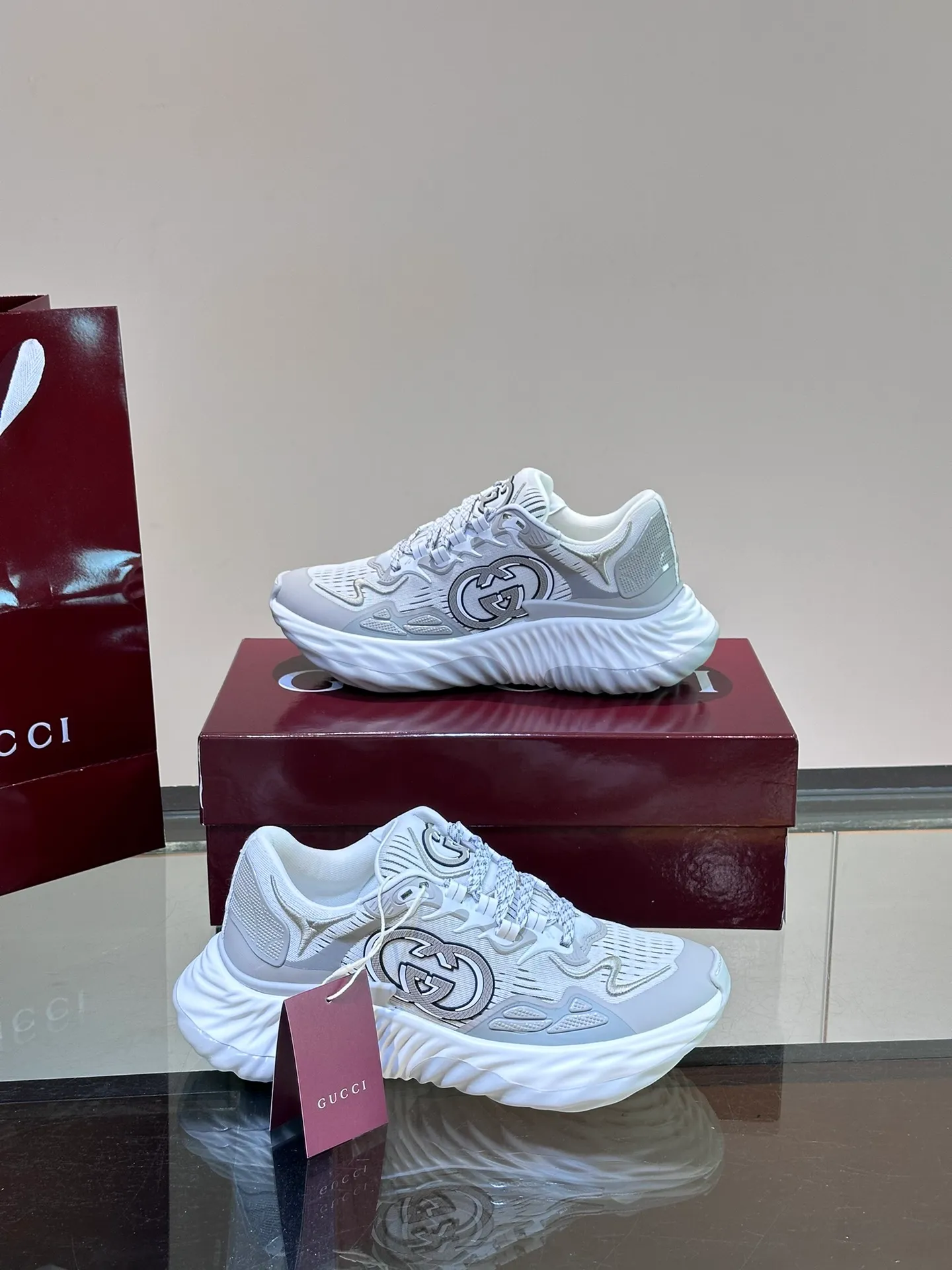 Men's Men's Shoes💰p760 "Gucc*" Ri Men's Men's Shoes💰p Men's Men's Shoes💰ple Series 2024ss👫Couple Style Casual Sports Shoes, buy the original and accurately reproduce it! Restore the quality of details, Gucci Ri men's shoes 💰p men's shoes 💰ple series sports shoes are made with innovative stitching technology to create a flowing texture like water. The leather design is paired with three-dimensional interlocking Double G leather patches and Gucci letter metal accessories, creating a free flowing texture of the entire shoe with a 3D effect. A classic and versatile piece that feels super comfortable on your feet! Male 39-44 Female 35-39